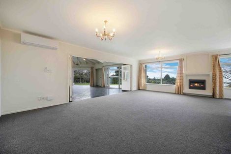Photo of property in 9 Laingholm Drive, Laingholm, Auckland, 0604