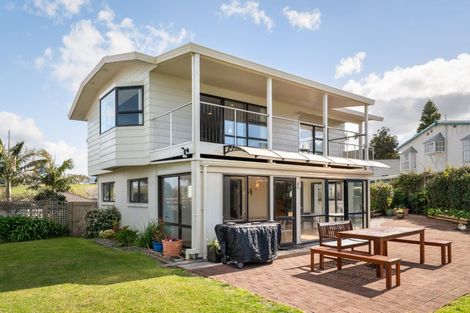 Photo of property in 16 Pohutukawa Drive, Athenree, Katikati, 3177