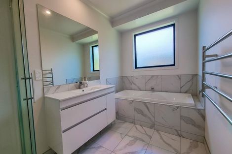 Photo of property in 40 Golden Shore Place, Coromandel, 3506