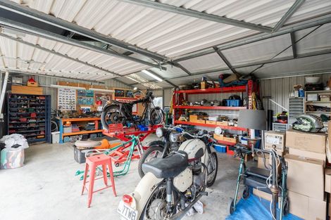 Photo of property in 65 Timaru Road, Waimate, 7924