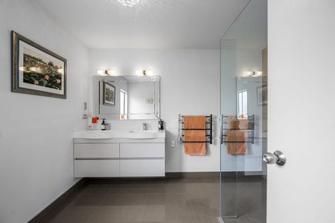 Photo of property in 38 Ravenstone Place, Chatswood, Auckland, 0626