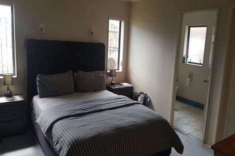 Photo of property in 3 Boderg Way, East Tamaki, Auckland, 2016