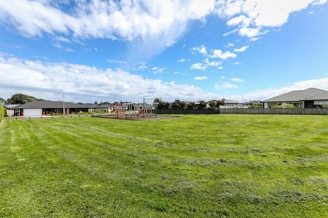 Photo of property in 5 Gleneagles Way, Waiwhakaiho, New Plymouth, 4312