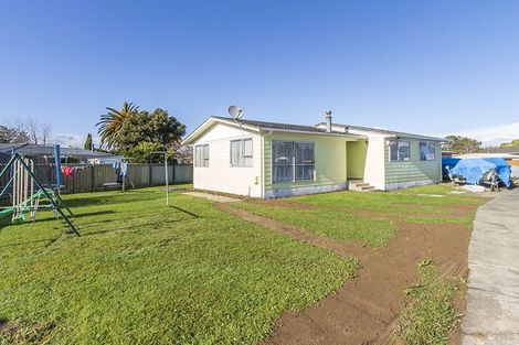 Photo of property in 16 Darren Crescent, Half Moon Bay, Auckland, 2012