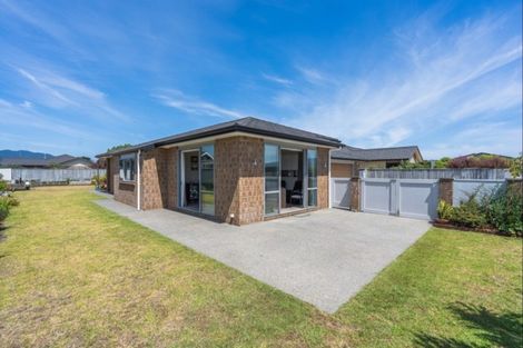 Photo of property in 4 Petrel Close, Paraparaumu Beach, Paraparaumu, 5032
