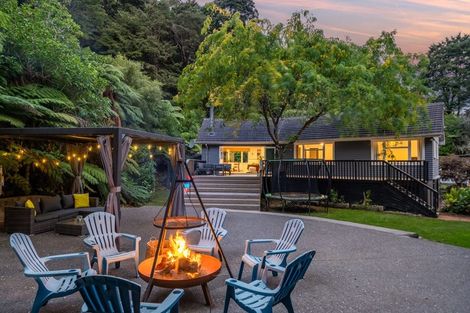 Photo of property in 49 Blue Mountains Road, Pinehaven, Upper Hutt, 5019