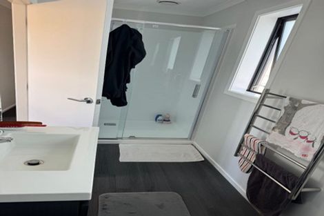 Photo of property in 91c Whites Line East, Waiwhetu, Lower Hutt, 5010