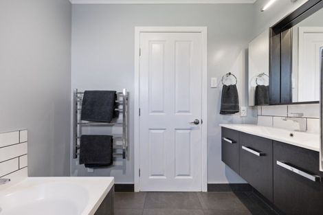 Photo of property in 8 Oriental Street, Welbourn, New Plymouth, 4312