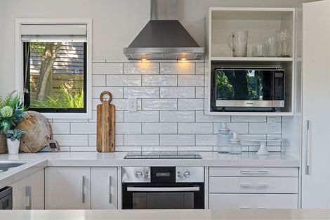 Photo of property in 1/12 Philson Terrace, Browns Bay, Auckland, 0630