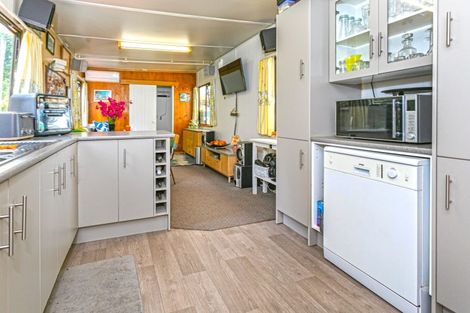 Photo of property in 121 Waireka Place, Whangamata, 3620