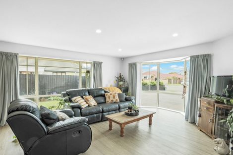 Photo of property in 17 Wisteria Place, Parklands, Christchurch, 8083