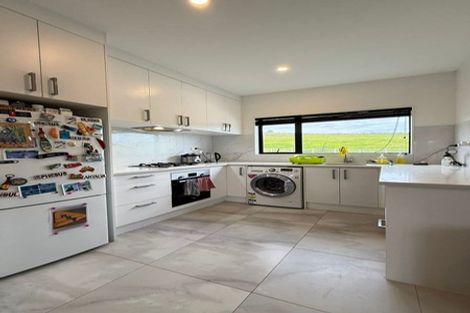 Photo of property in 31b Crestview Rise, Papakura, 2110