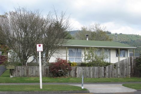 Photo of property in 105 Aquarius Drive, Kawaha Point, Rotorua, 3010