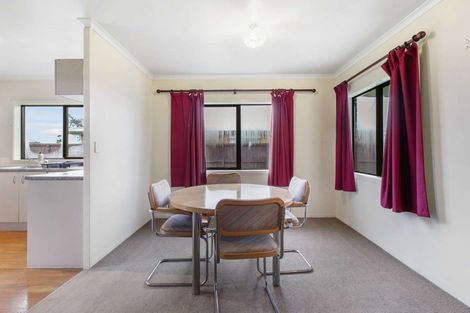 Photo of property in 22 Kittyhawk Place, Melville, Hamilton, 3206