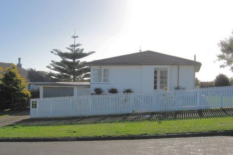Photo of property in 21 Spur Grove, Titahi Bay, Porirua, 5022