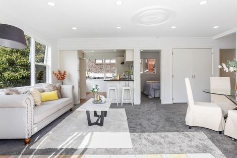 Photo of property in 2/4202a Great North Road, Glendene, Auckland, 0602