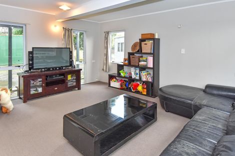 Photo of property in 31 Brentford Place, Manurewa, Auckland, 2102
