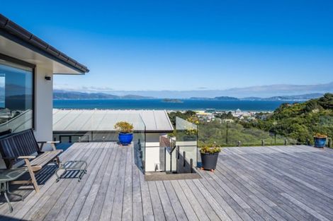 Photo of property in 51 Dowse Drive, Maungaraki, Lower Hutt, 5010