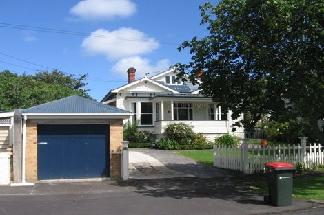Photo of property in 15 Karetu Road, Greenlane, Auckland, 1051