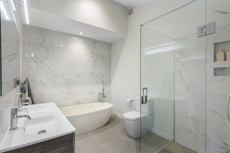 Photo of property in 12 Hyde Road, Rothesay Bay, Auckland, 0630