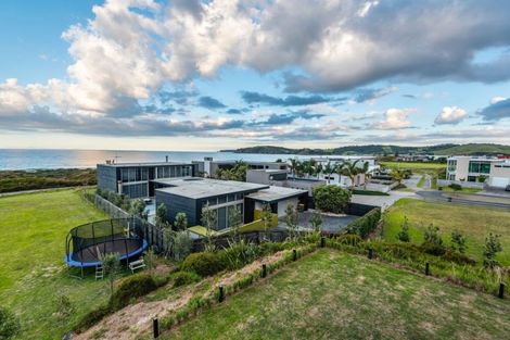 Photo of property in 6 Taiawa Place, Omaha, 0986