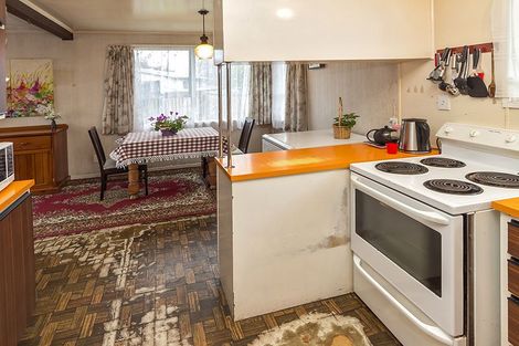 Photo of property in 16 Darren Crescent, Half Moon Bay, Auckland, 2012