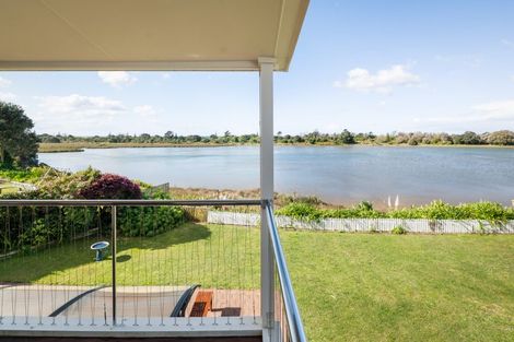 Photo of property in 16 Pohutukawa Drive, Athenree, Katikati, 3177