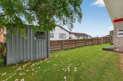 Photo of property in 41 Edgewater Parade, Waiuku, 2123