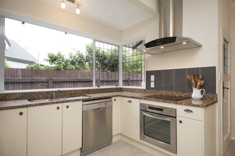 Photo of property in 106 Waterloo Crescent, Hokowhitu, Palmerston North, 4410