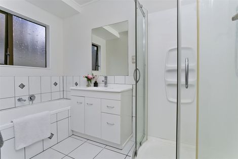 Photo of property in 2/27a Stanley Road, Glenfield, Auckland, 0629