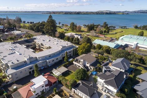 Photo of property in 337 Devonport Road, Tauranga, 3110