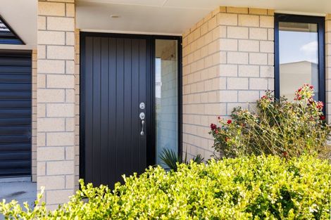 Photo of property in 12 Gibraltar Way, Fitzherbert, Palmerston North, 4410