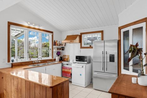 Photo of property in 31b William Bond Street, Stanley Point, Auckland, 0624