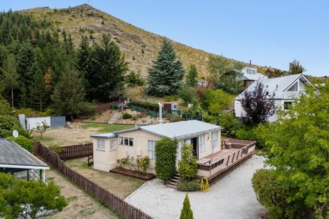 Photo of property in 32 Black Peak Road, Omarama, 9412