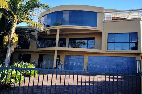 Photo of property in 16 Belleaire Court, West Harbour, Auckland, 0618