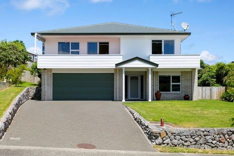 Photo of property in 2 Golders Place, Richmond Heights, Taupo, 3330