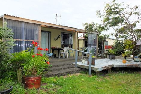 Photo of property in 13 Beach Street, Tangimoana, 4822