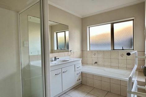 Photo of property in 10 Brosna Place, East Tamaki, Auckland, 2016