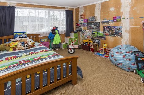 Photo of property in 16 Darren Crescent, Half Moon Bay, Auckland, 2012