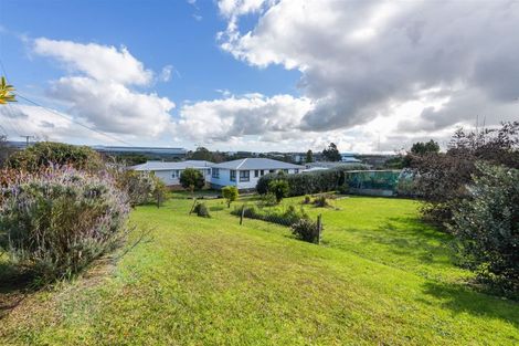 Photo of property in 72a Sylvan Crescent, Te Atatu South, Auckland, 0610