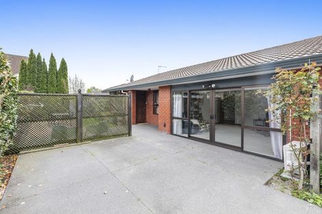 Photo of property in 2/10 Broadfell Avenue, Avonhead, Christchurch, 8042