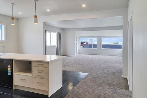 Photo of property in 221 The Esplanade, Petone, Lower Hutt, 5012