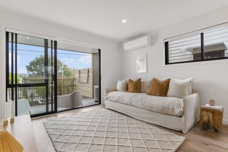 Photo of property in 4/35 Garadice Road, Rothesay Bay, Auckland, 0630