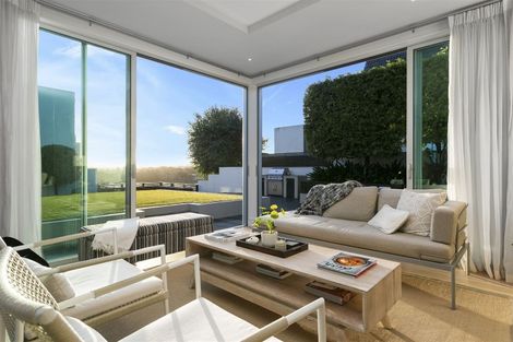 Photo of property in 8/258 Hurstmere Road, Takapuna, Auckland, 0622