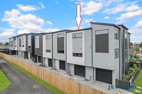 Photo of property in 2/26 Buscomb Avenue, Henderson, Auckland, 0610