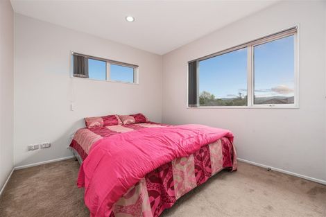 Photo of property in 1c Babich Road, Henderson Valley, Auckland, 0614
