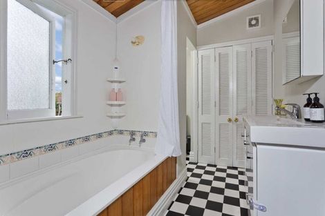 Photo of property in 10 David Street, Bayswater, Auckland, 0622