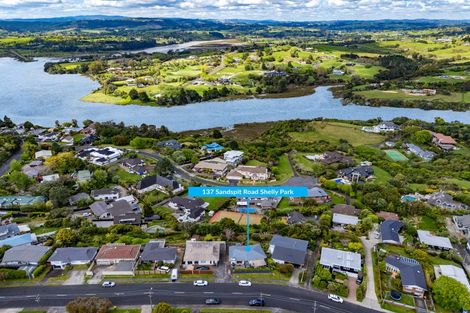 Photo of property in 137 Sandspit Road, Shelly Park, Auckland, 2014
