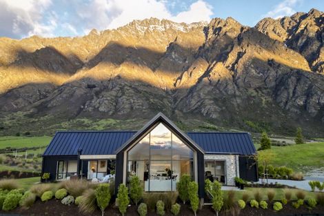 Photo of property in 1 Chimney Lane, Jacks Point, Queenstown, 9371