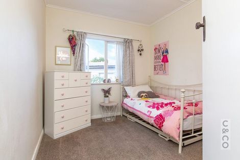 Photo of property in 18 Kent Terrace, Riverhead, 0820